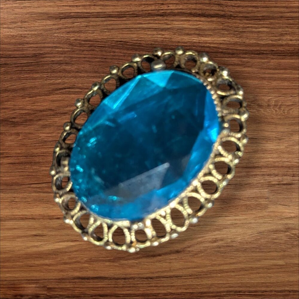 Vintage‎ Oval Blue Rhinestone Brooch Pin Intricate Gold Tone Filigree Setting